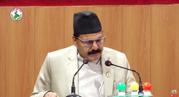 प्रदेशसभामा सम्बाेधन गर्दै कर्णालीका मुख्यमन्त्री शर्माद्वारा राजीनामाकाे घाेषणा